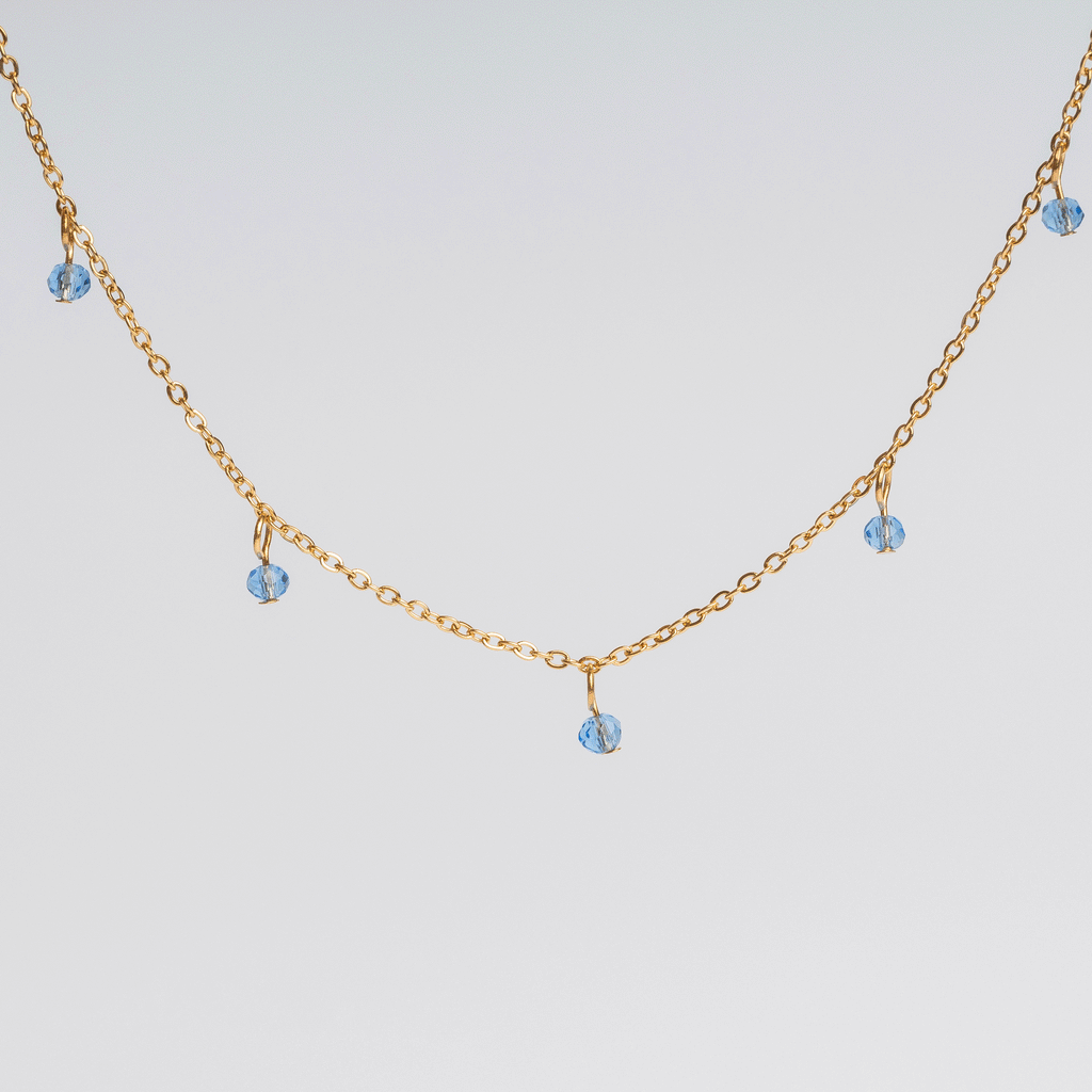 Collar de acero inoxidable dorado con piedras azules