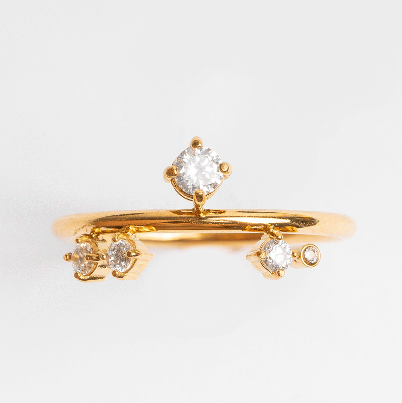 Anillo dorado de acero inoxidable con zirconias