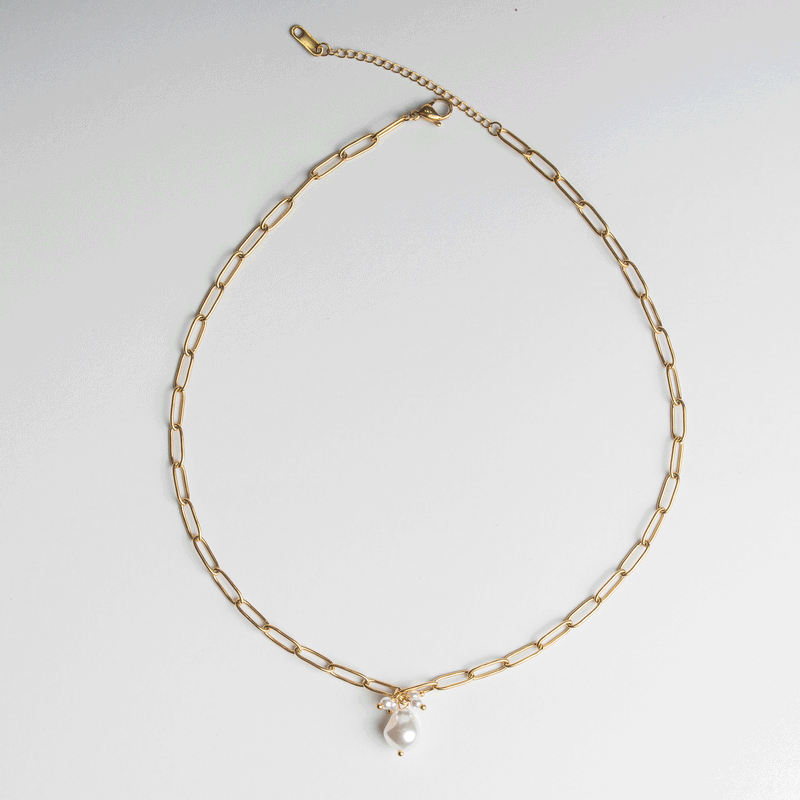 Multi-pearl necklace