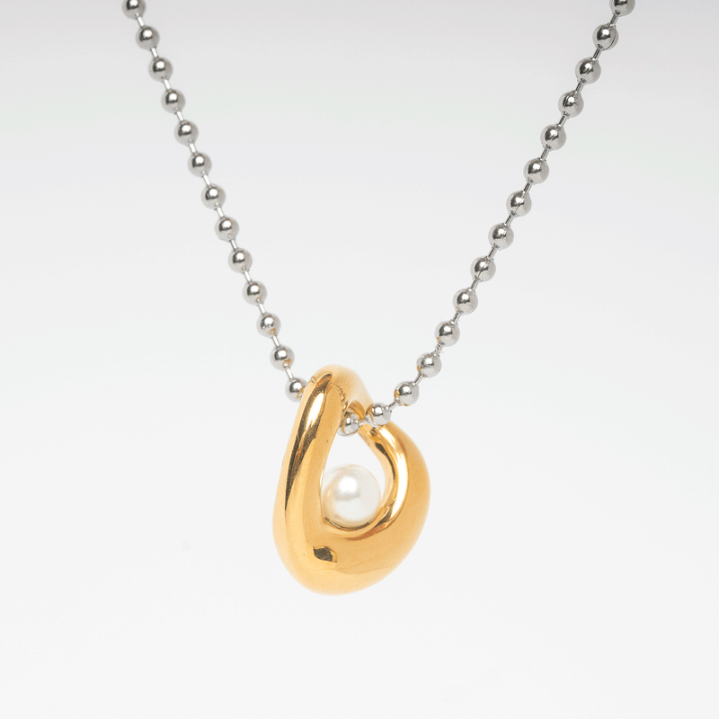 Serene Pearl Necklace