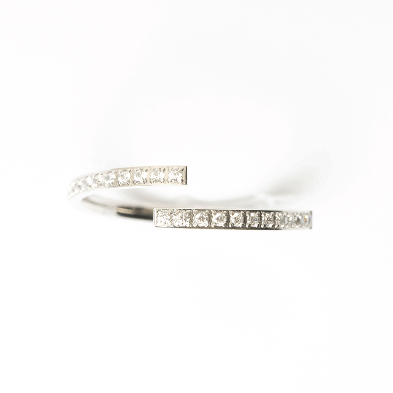 Anillo de acero inoxidable con zirconias