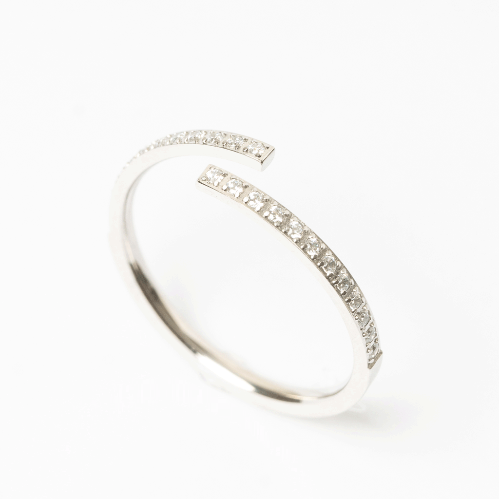 Anillo de acero inoxidable con zirconias 