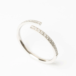 Anillo de acero inoxidable con zirconias 