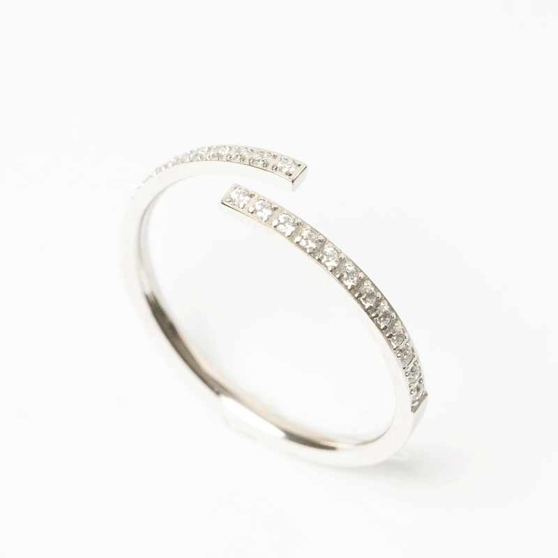 Anillo de acero inoxidable con zirconias 