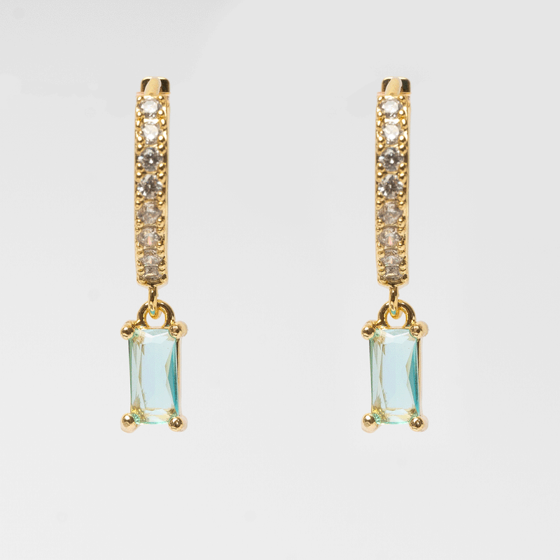 Arete dorado de acero inoxidable con zirconia celeste