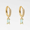 Arete dorado de acero inoxidable con zirconia celeste