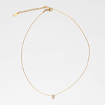 Collar de acero inoxidable dorado con zirconia y perla