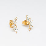 No hay nada mejor que darle un toque a tu look con ls Kristall Studs.  Esta pieza es discreta pero lo suficientemente elegante para usar en cualquier tipo de evento. Recomendamos los Kristall studs tanto para un evento de día o de noche. 