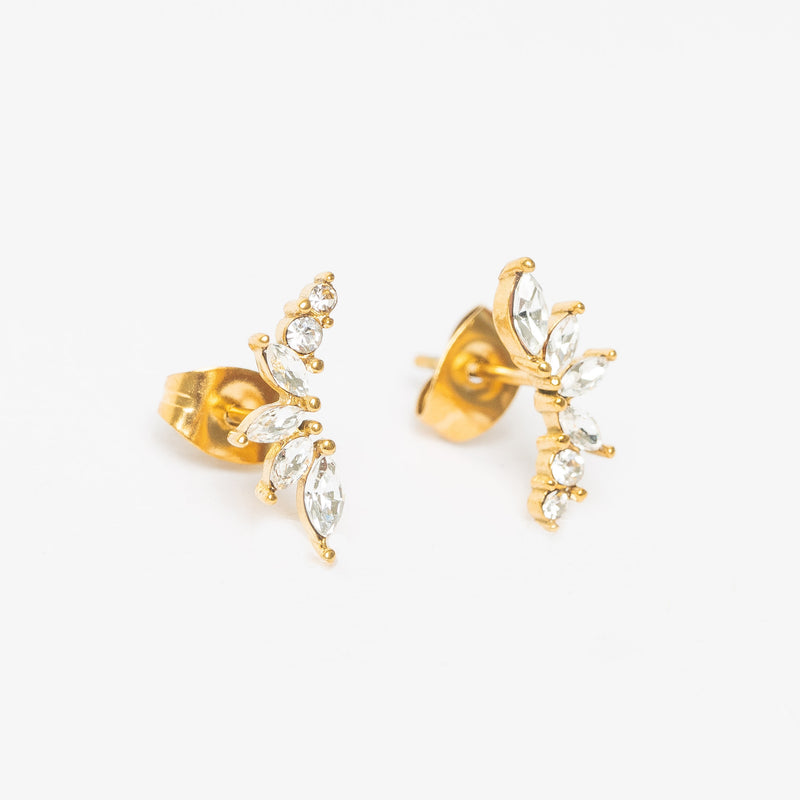 No hay nada mejor que darle un toque a tu look con ls Kristall Studs.  Esta pieza es discreta pero lo suficientemente elegante para usar en cualquier tipo de evento. Recomendamos los Kristall studs tanto para un evento de día o de noche. 