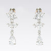 Los Spark Earrings son una excelente opción tanto para las novias que les gusta un look clásico y elegante como para aquellos eventos formales en los que quieres lucirte con los accesorios perfectos.