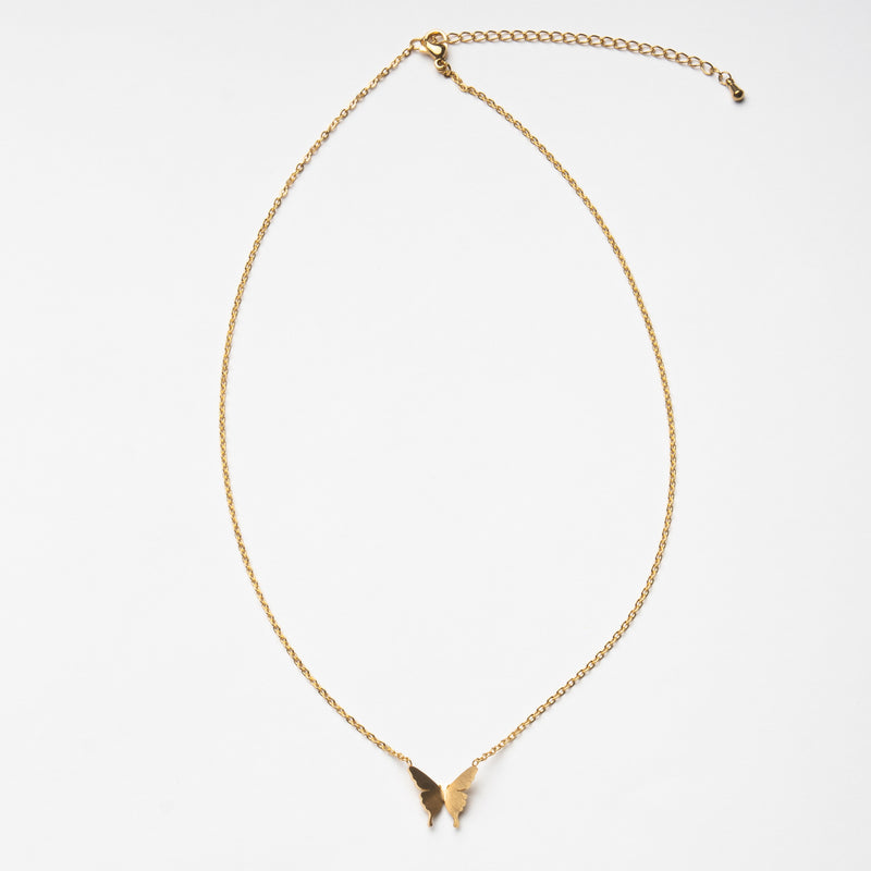 collar de chapa de oro en forma de mariposa