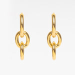 arracadas con cadenas en color dorado