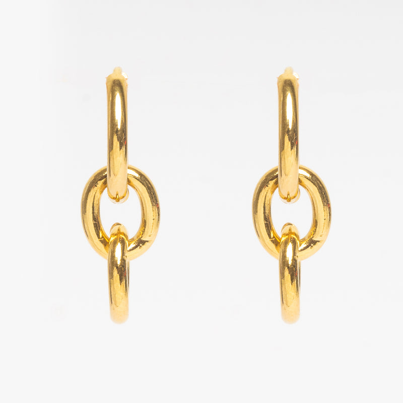 arracadas con cadenas en color dorado