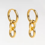 arracadas con cadenas en color dorado