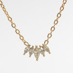 Collar dorado de acero inoxidable con chapa de oro dorado y cristales de zirconia