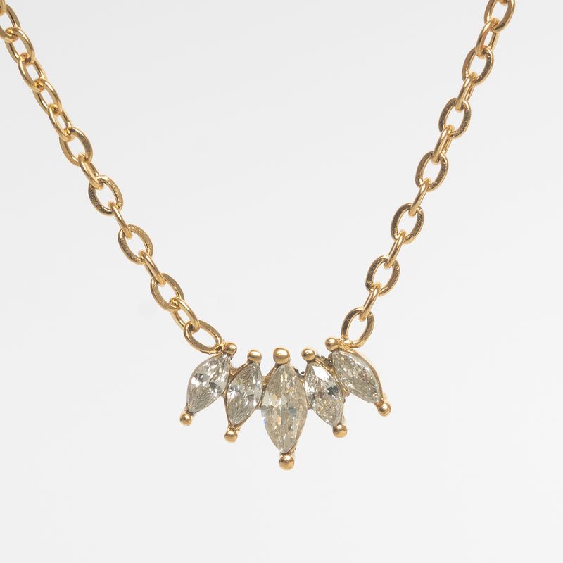 Collar dorado de acero inoxidable con chapa de oro dorado y cristales de zirconia