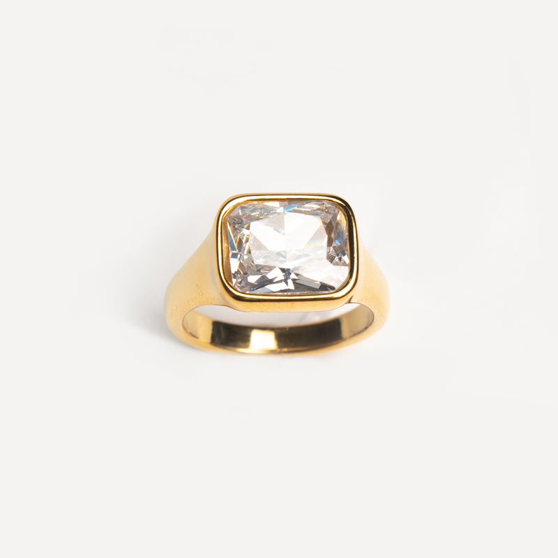 Anillo dorado de acero inoxidable con zirconia rectangular