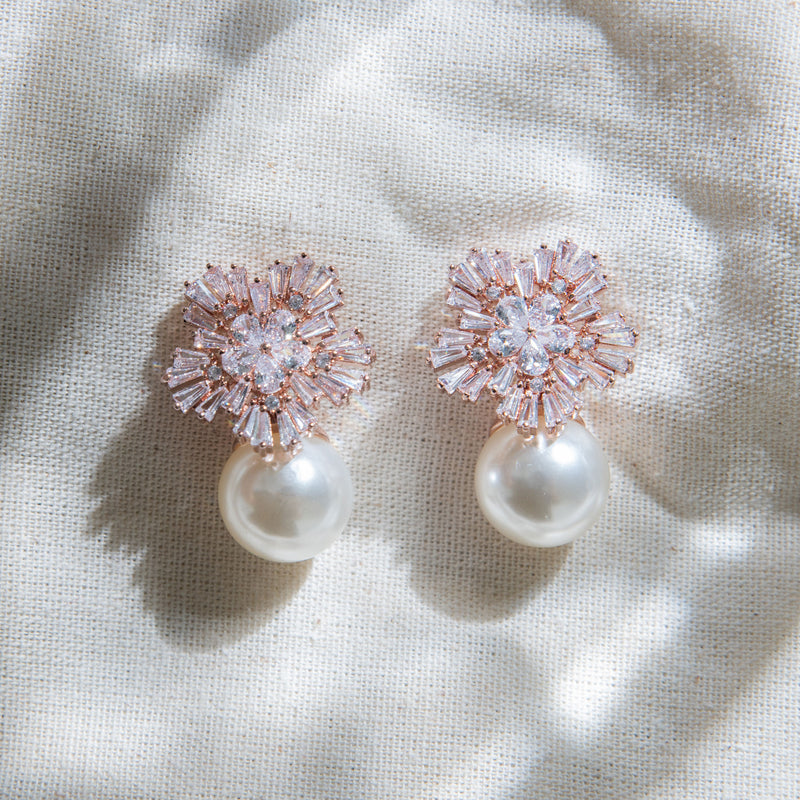 Aretes de Perlas con incrustaciones de Zirconias. Ideales para regalo del  Día de las Madres, regalo para mamá
