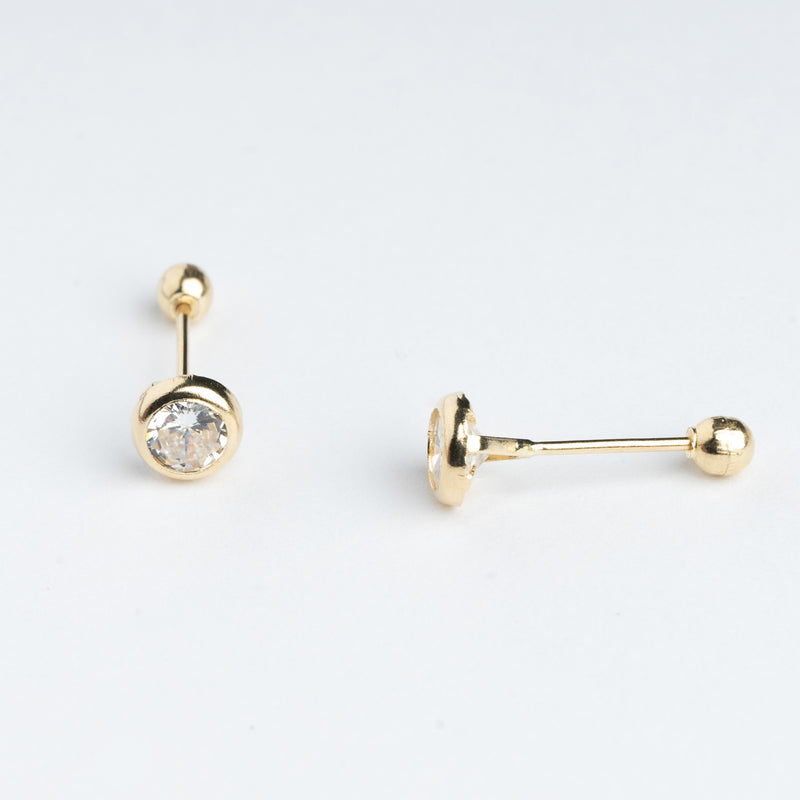 Aretes de Oro de 10 kilates con zirconias de forma circular