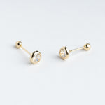 Aretes de Oro de 10 kilates con zirconias de forma circular
