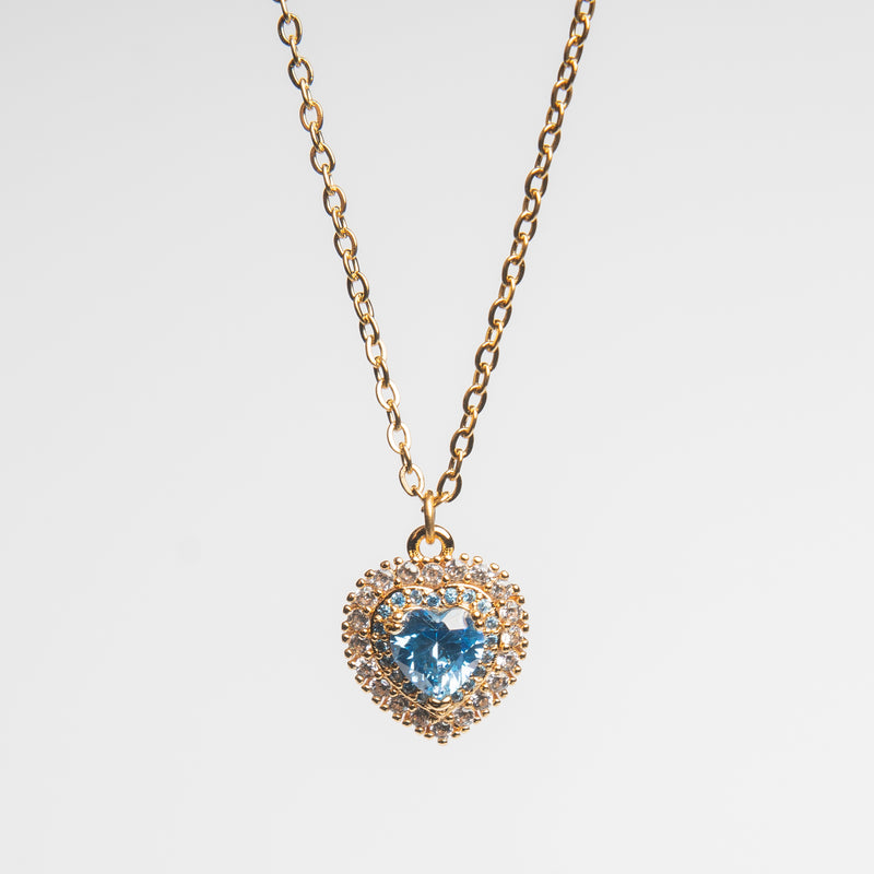 Collar dorado en chapa de oro con dije en forma de corazón en color azul