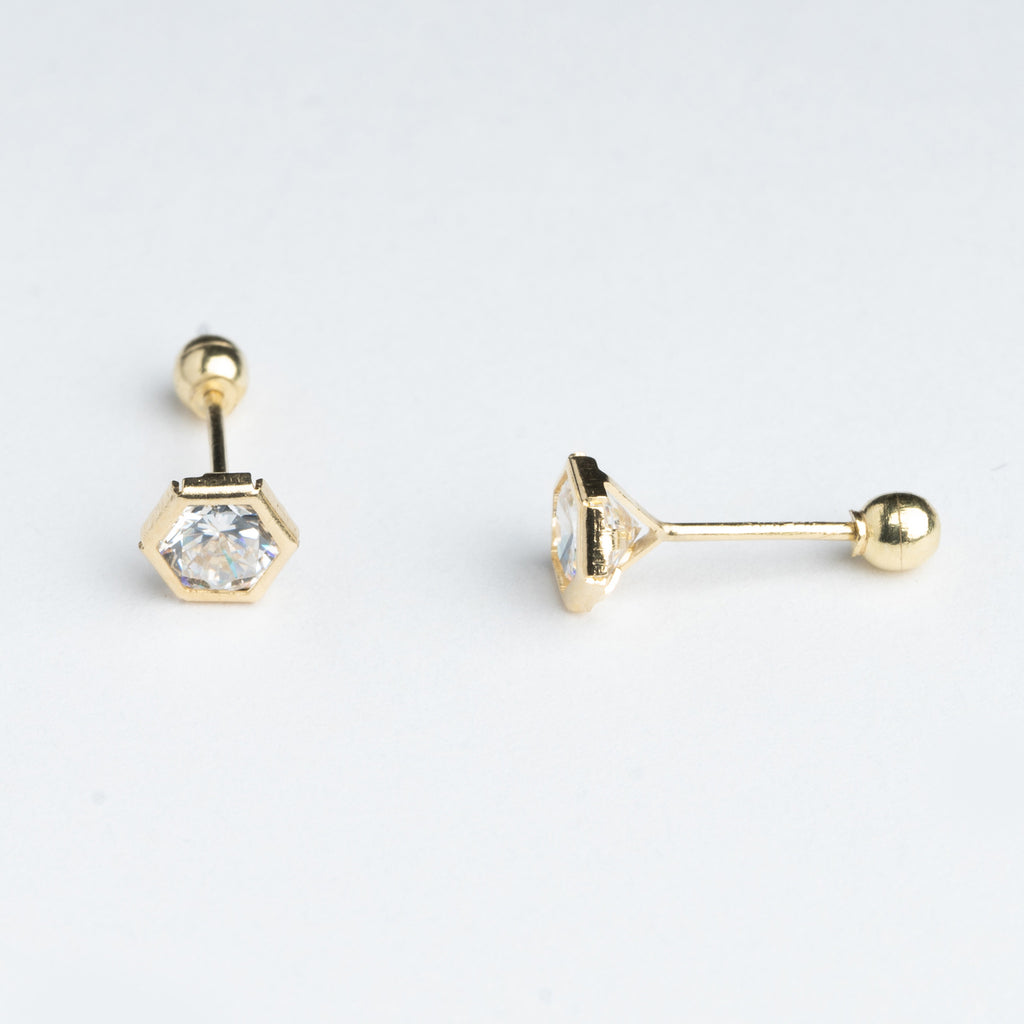 aretes de oro en forma hexagonal