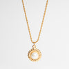 collar dorado con perla