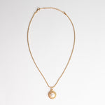 collar dorado con perla