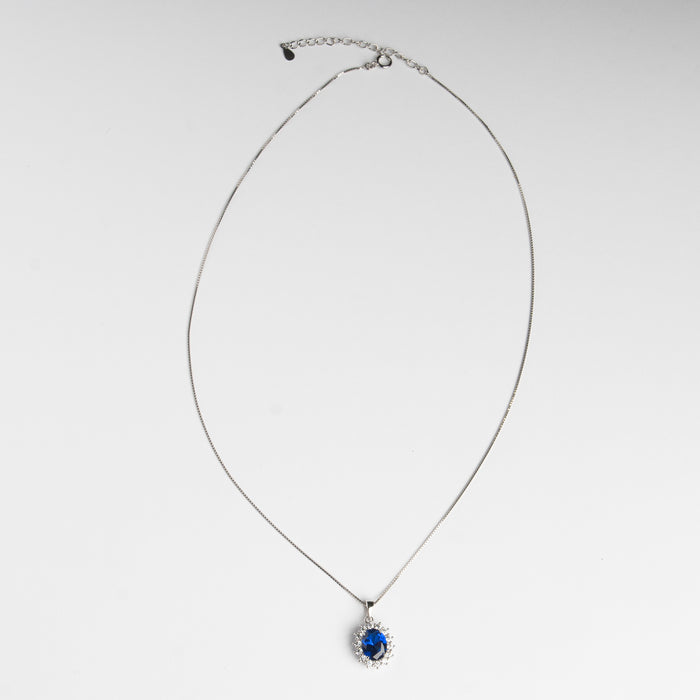Collar de Plata en color plateado con dije en forma ovalada con Zirconia azul