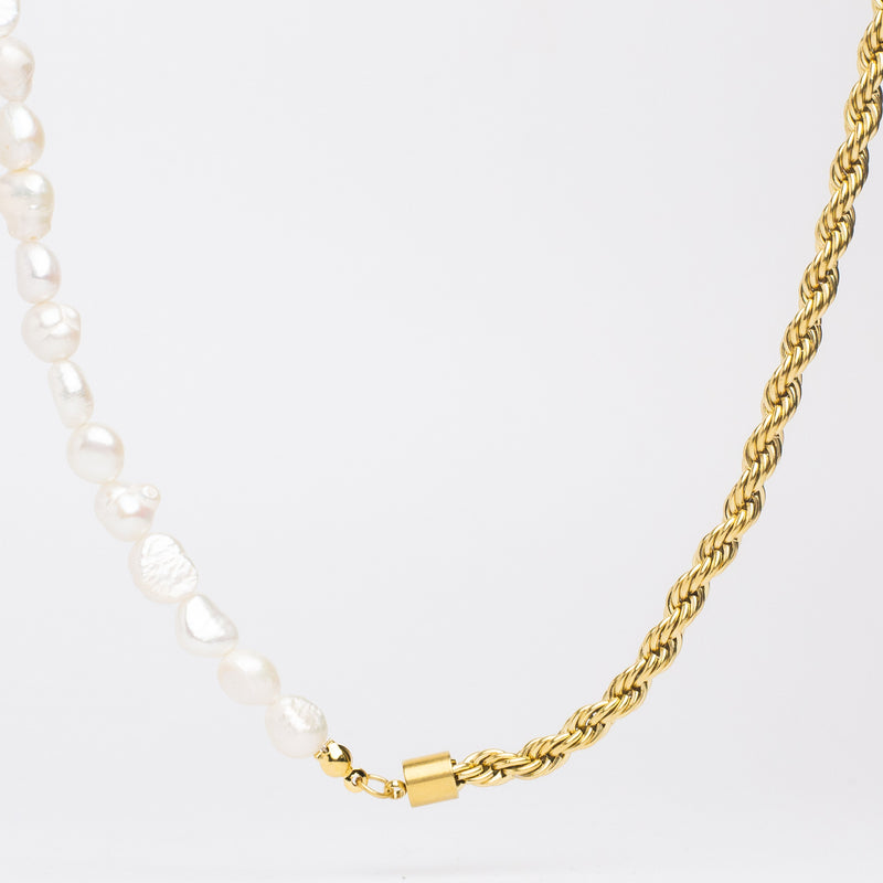 collar de perlas con cadena de acero inoxidable dorada