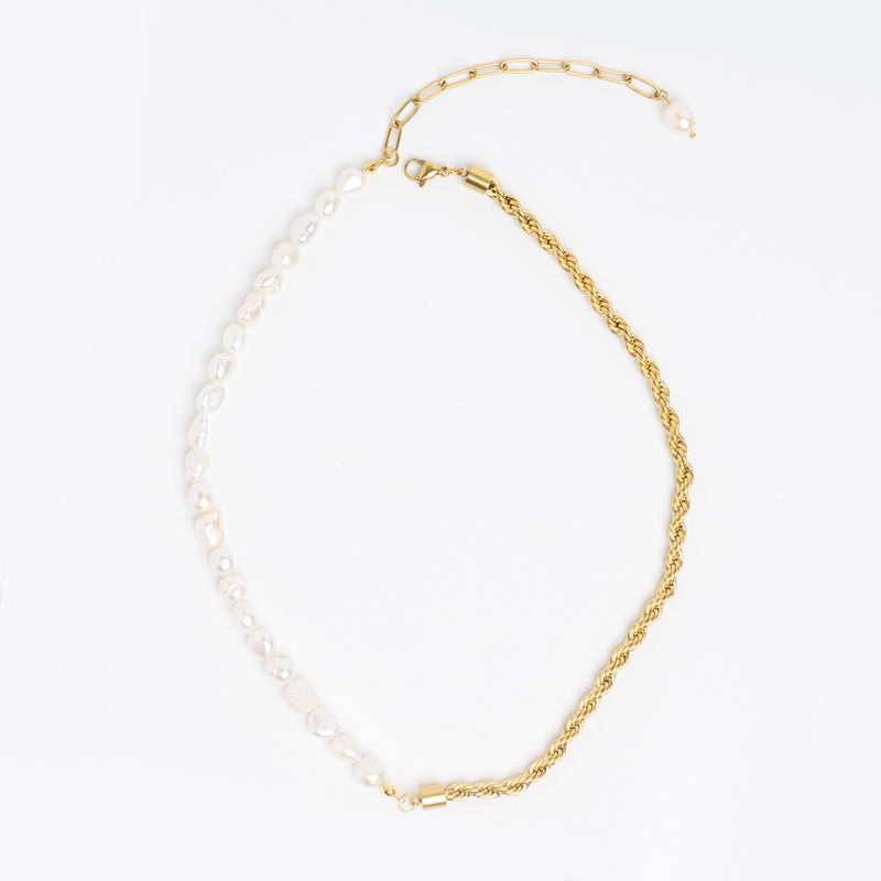 collar de perlas con cadena de acero inoxidable dorada