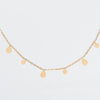 collar dorado de acero inoxidable con dijes miniatura en dorma de gotas