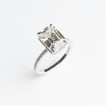 Anillo de Plata esterlina color plateado con cristales de zirconia 