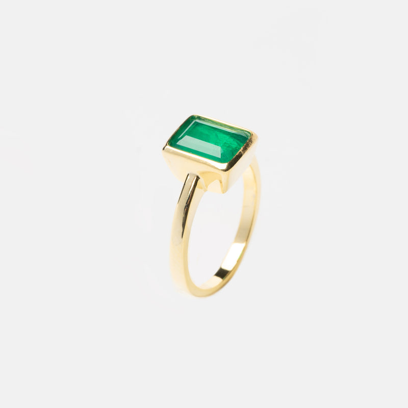 anillo de plata esterlina con chapa de oro y zirconia verde