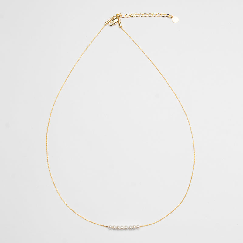 collar de dorado con perlas miniatura