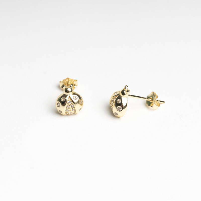 Aretes de Plata en color dorado en forma de Catarina