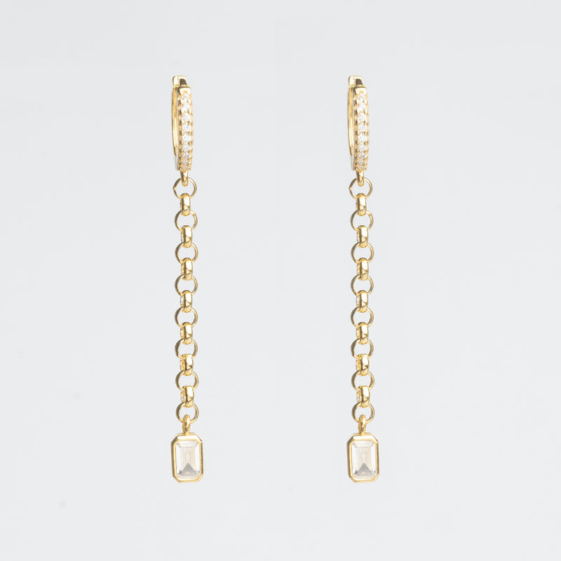 Aretes dorados con cadena