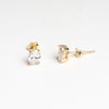 Aretes tipo studs color dorado con zirconia ovalada