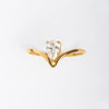 Anillo en color dorado con un cristal de Zirconia en forma de gota