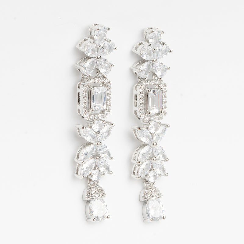 aretes largos de novia para bodas. Color Plateado con cristales de Circonias