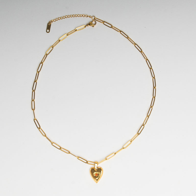 Collar de acero inoxidable en color dorado con dije en forma de corazón