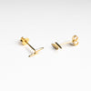 aretes miniatura de plata con chapa de oro en color dorado con forma de rayo